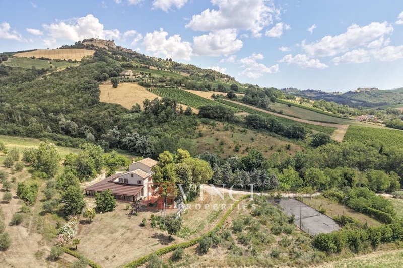 Farmhouse in Montedinove